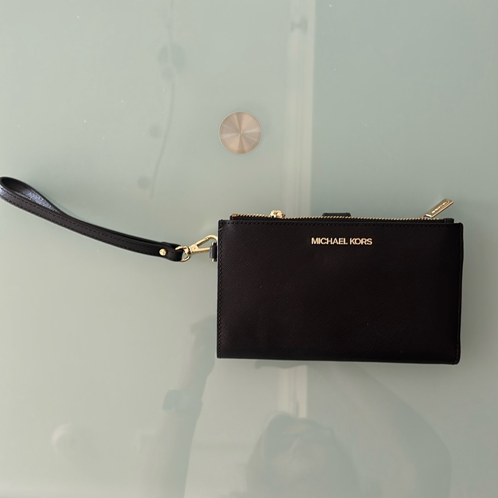 Michael Kors Jet Set Travel Wallet